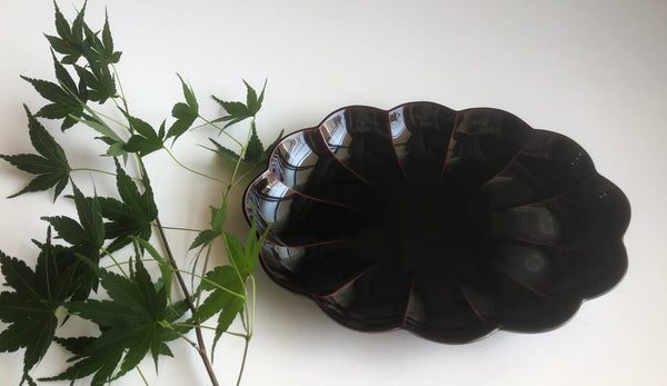 urushi oval chrysanthemum-shaped plate