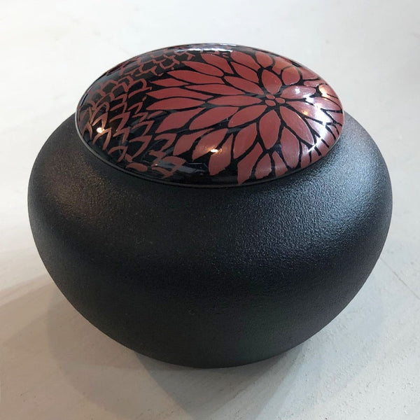 urushi small pot chrysanthemum petal lacquer Makie